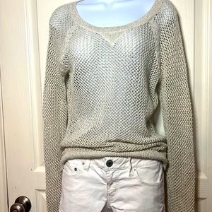 Hollister loose knit mesh sweater. Cute. Ivory w/ gold specks. Stretches well.